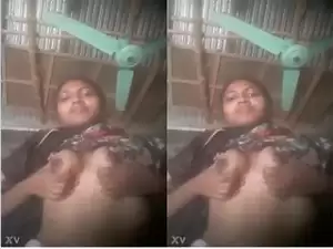 Today Exclusive- Desi village Girl Shows her boobs