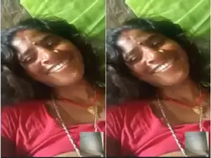 Today Exclusive- Village Bhabhi Shows Her boobs On vc part 1