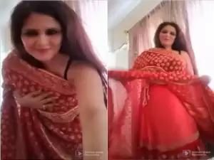 Today Exclusive-Horny Desi Bhabhi Shows Her Boobs and Pussy part 1