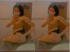 Today Exclusive-Desi Girl Record Boobs Selfie Part 2