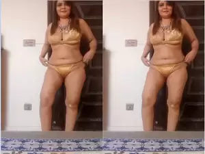 Today Exclusive-Horny Desi Bhabhi Shows Her Boobs and Pussy part 70