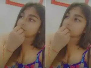 Today Exclusive-Sexy Desi girl Shows Her Boobs and Pussy