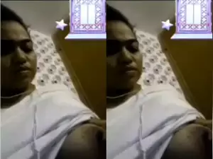 Today Exclusive-Desi Girl Shows her Boobs