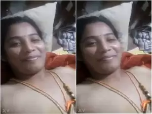 Today Exclusive- Bhabhi Shows Her Boobs and Pussy