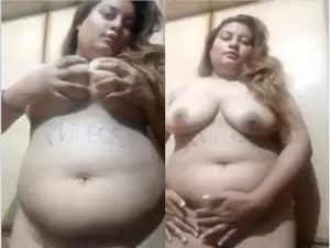 Today Exclusive- Sexy Bhabhi Shows Her Boobs and Pussy
