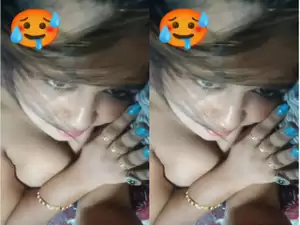Today Exclusive- Crazy Desi Girl Shows Her Boobs
