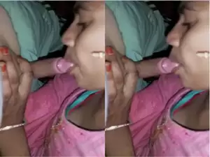 Today Exclusive- Desi Bhabhi Give Blowjob