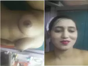 Today Exclusive- Desi Girl Shows Her Boobs and Pussy
