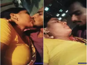 Today Exclusive-Desi Village Bhabhi Kissing and Boobs Pressing By Lover