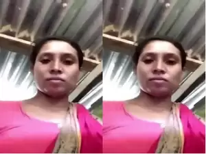 Today Exclusive- Village Bhabhi Shows Her Boobs and Pussy