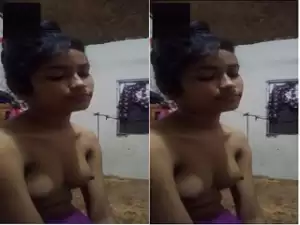 Today Exclusive- Cute Desi Girl Showing Her Boobs