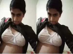 Today Exclusive- Paki Girl Shows Her Boobs