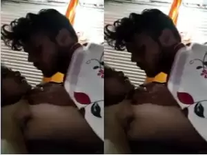 Today Exclusive- Desi Couple Kissing and Fucking