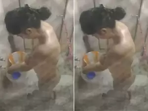 Today Exclusive- Desi Girl bathing