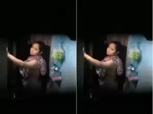 Today Exclusive-  Desi Girl Bathing Record In Hidden Cam