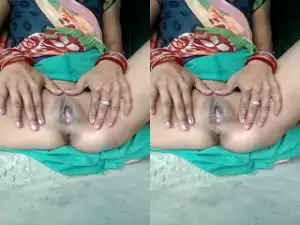 Today Exclusive-Desi Village Bhabhi Shows her We Pussy and Fingering part 3