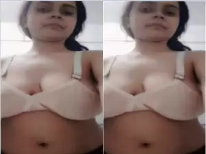 Today Exclusive- Paki Girl Shows Her Boobs and Pussy