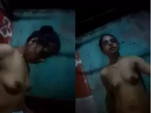 Today Exclusive- Desi Bhabhi Shows Her Boobs and Pussy