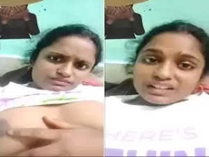 Today Exclusive- Desi Girl Shows Her Boobs to Lover On VC