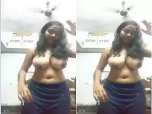 Today Exclusive- Desi Girl Shows Her Boobs