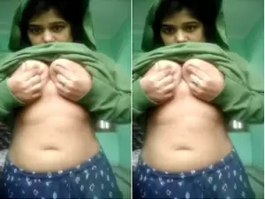 Today Exclusive-Horny Desi Girl Play With her Big Boobs