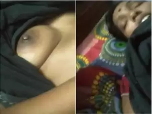 Today Exclusive-Mallu Wife Boobs Sucking By Hubby