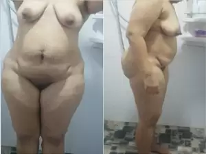 Today Exclusive -Desi Bhabhi Bathing