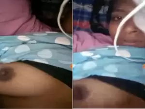 Today Exclusive- Desi Village Girl Shows her Boobs and Pussy on VC part 1
