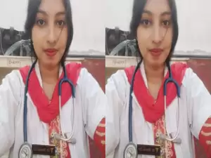 Today Exclusive- Desi Dr. Record her Nude Selfie