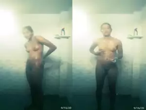 Today Exclusive- Desi Girl Bathing