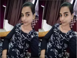 Today Exclusive- Desi Girl Shows Her Boobs