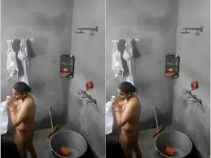 Today Exclusive- Cute Desi Girl Bathing