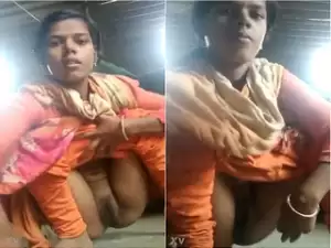 Today Exclusive- Desi Village Girl Shows Her Pussy
