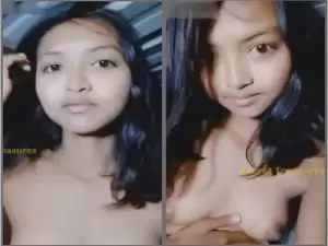 Today Exclusive- Desi Girl Shows her Boobs