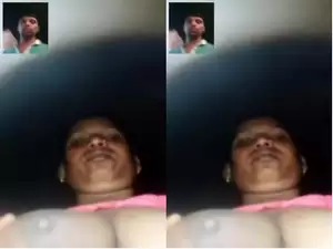 Today Exclusive- Desi Bhabhi Shows Her Big Boobs