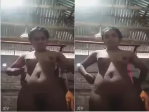 Today Exclusive- Desi Village Girl Shows her nude Body and Bathing part 2