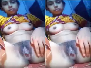 Today Exclusive- Sexy Desi Girl Shows Her Boobs and Pussy