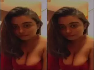 Today Exclusive-Sexy Girl Shows Her Boobs