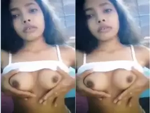 Today Exclusive-Desi Girl Shows Her Boobs