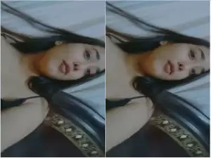 Today Exclusive-Desi Village Girl Shows Her Boobs