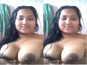 Today Exclusive- Desi Boudi Shows her Big Boobs