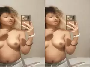 Today Exclusive- Cute Girl Shows Her Boobs Selfie