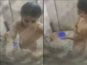 Today Exclusive- Desi Girl Bathing