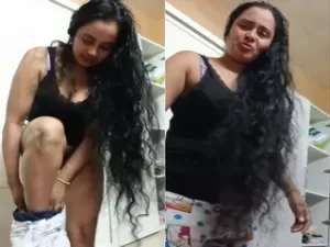 Today Exclusive-Desi Bhabhi Wearing Cloths