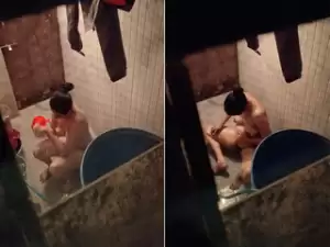 Today Exclusive-Desi Bhabhi Bathing