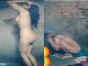 Today Exclusive- Desi girl Bathing