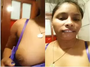 Today Exclusive- Desi Girl Shows Her Boobs and Pussy