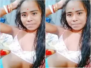 Today Exclusive-  Assame Bhabhi Shows Her Boobs TO Hubby Part 2