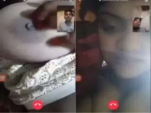 Today Exclusive- Desi Girl Shows Her Boobs On Vc