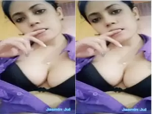 Today Exclusive -Desi girl Shows her boobs and Pussy on VC part 1